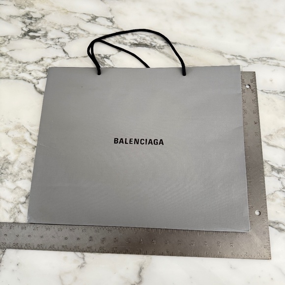Share  Authentic Balenciaga GIFT BAG Gray & Black 13" x 18" x 6.5" - Picture 1 of 3